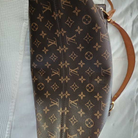Louis Vuitton Graceful MM Hobo - Picture 12 of 13